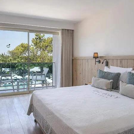 Hotel Berry Blue Side