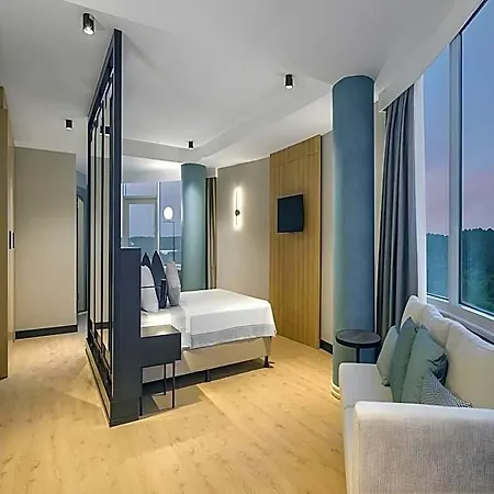 Hotel Berry Blue
