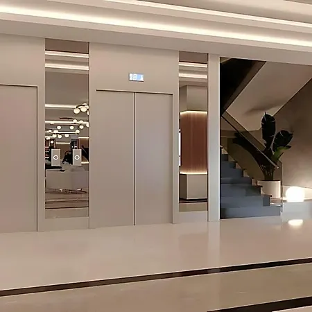 Hotel Berry Blue
