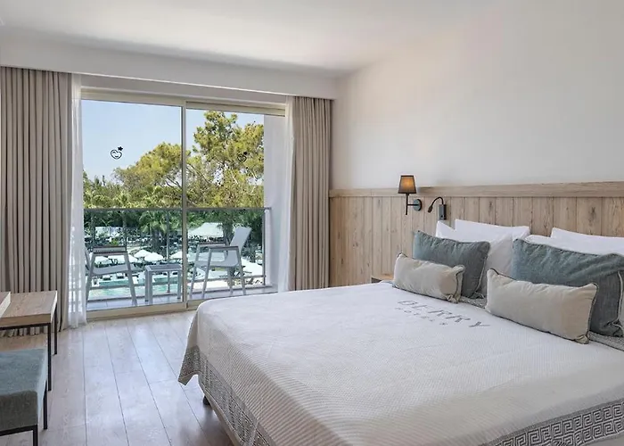 Hotel Berry Blue Side